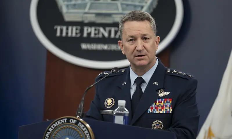 美参联席会主席凯恩的表态非常罕见，他在暗示着什么。美参谋长联席会议主席丹·凯恩在