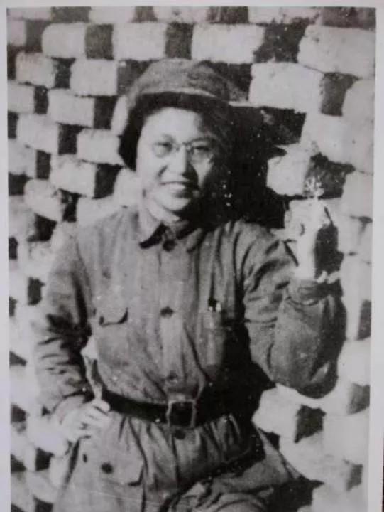 巾帼英雄血染海滨 ——记抗日烈士陈洛涟
陈洛涟，她原名叫陈乐琏，1920年出生在