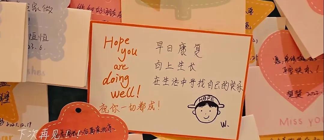 自从大头妈妈注册了新商标，网上有两个小人头就特别火。原来一个是注册商标的“a l