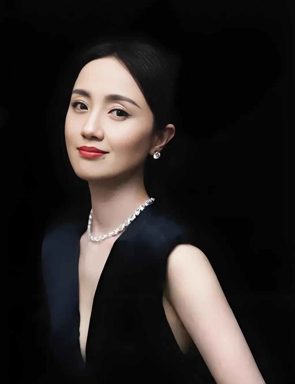 朱媛媛，
有那么多明星发文悼念她，
因为她人缘好只是一方面，还有更重要一个原因是