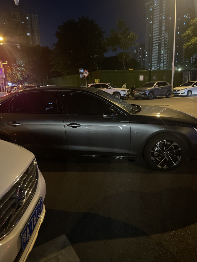 感觉被奥迪骗了
5000公里之前我很满意，是真省油，而且上车就关启停。5000公