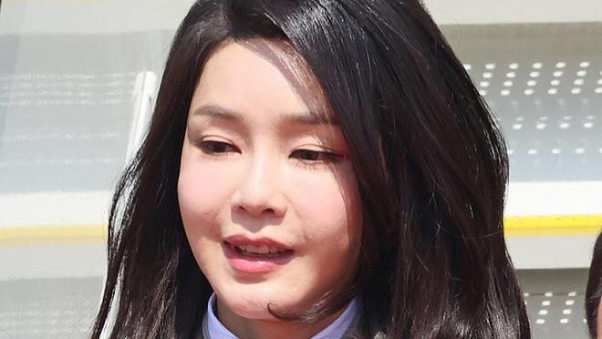 金建希首案一审被判1年8个月，多大年纪犯了什么罪？