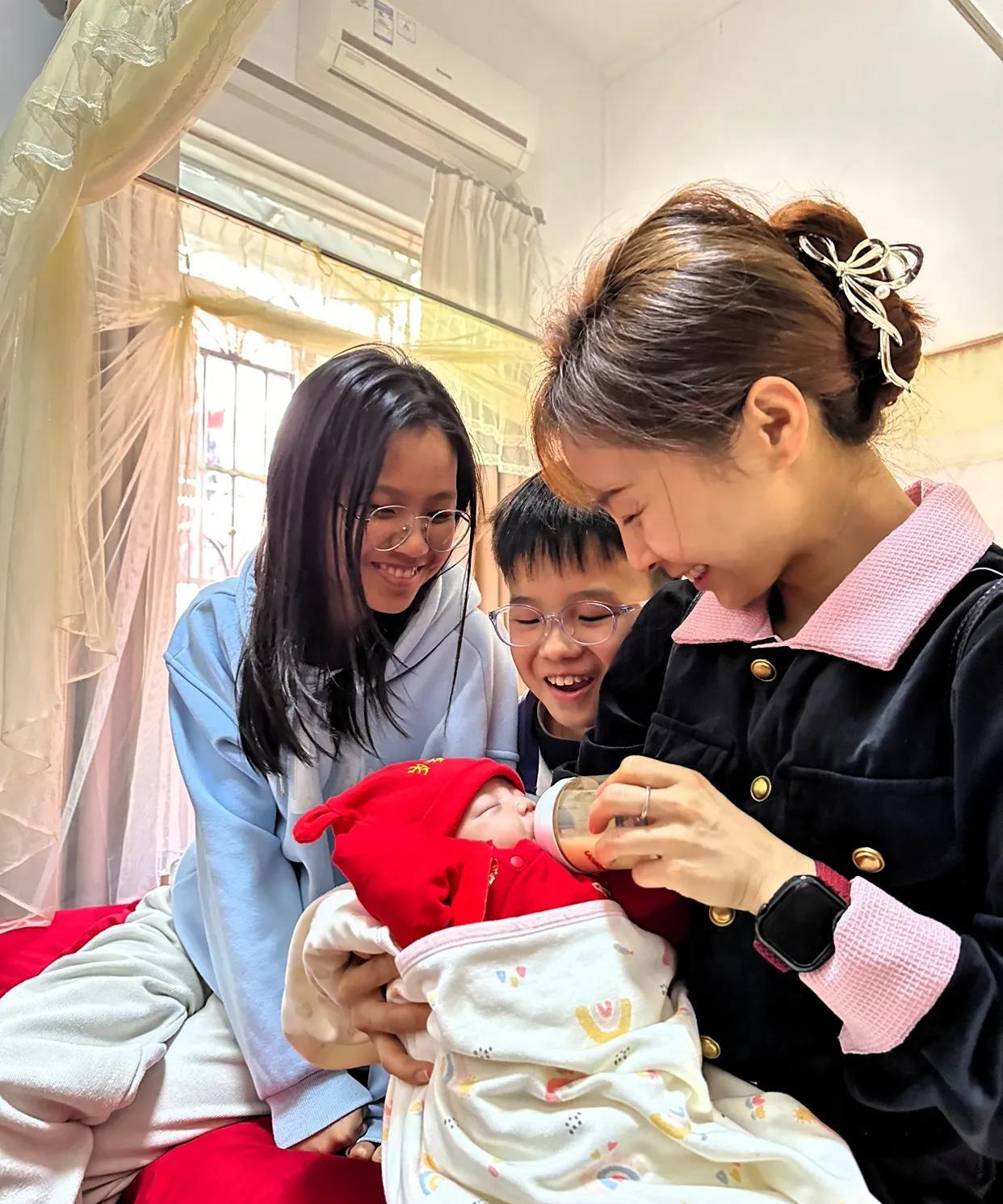 “带上你的善良和感恩，去遇见温暖和幸福。”