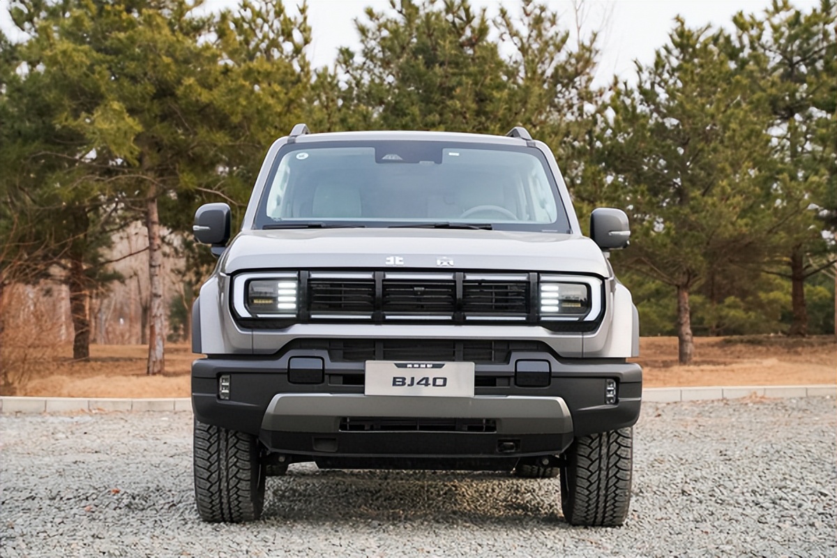 周末犯懒新解药：把BJ40燃油开进野地里