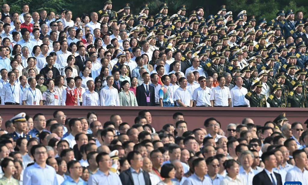 #马龙也去看了阅兵#作为国球当下的队长及领军人物，看阅兵这样的大事怎能少了同样是