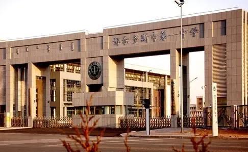 榆林高中为什么不如鄂尔多斯高中？鄂尔多斯今年有43人考进清北大学，但是邻居榆林仅