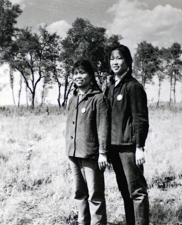 1979年，知青马爱茹为返城，狠心与丈夫离婚，抛下6岁女儿，一人回了天津。哪知，