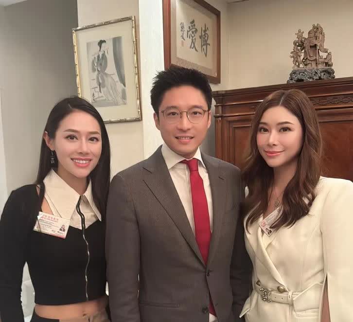 霍启山怎么也想不明白，

同样是霍家的孩子，

自己到底输在哪里，大哥霍