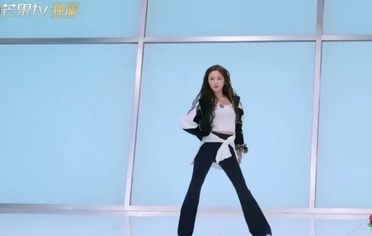 事实证明，没有真才实学光靠硬捧是不可能红的！

杨超越当初唱跳全废，却能一路晋级