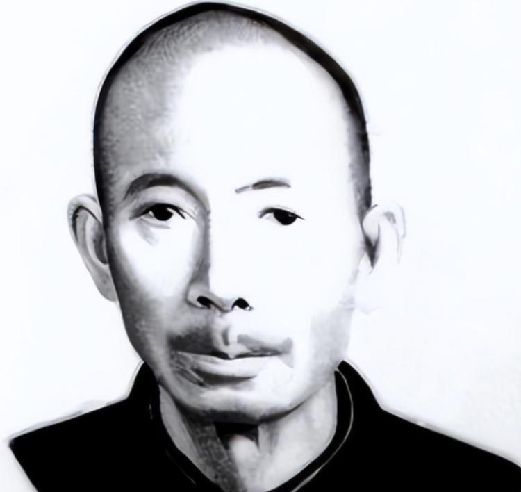 1976年，一位老人在北京军事博物馆参观时，他趁附近没人就想摸一下文物，工作人员
