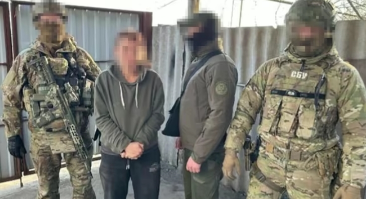 一名乌克兰女子在鸟巢中安装监控，监视乌军动向。

来自乌克兰安全局的消息，最近，