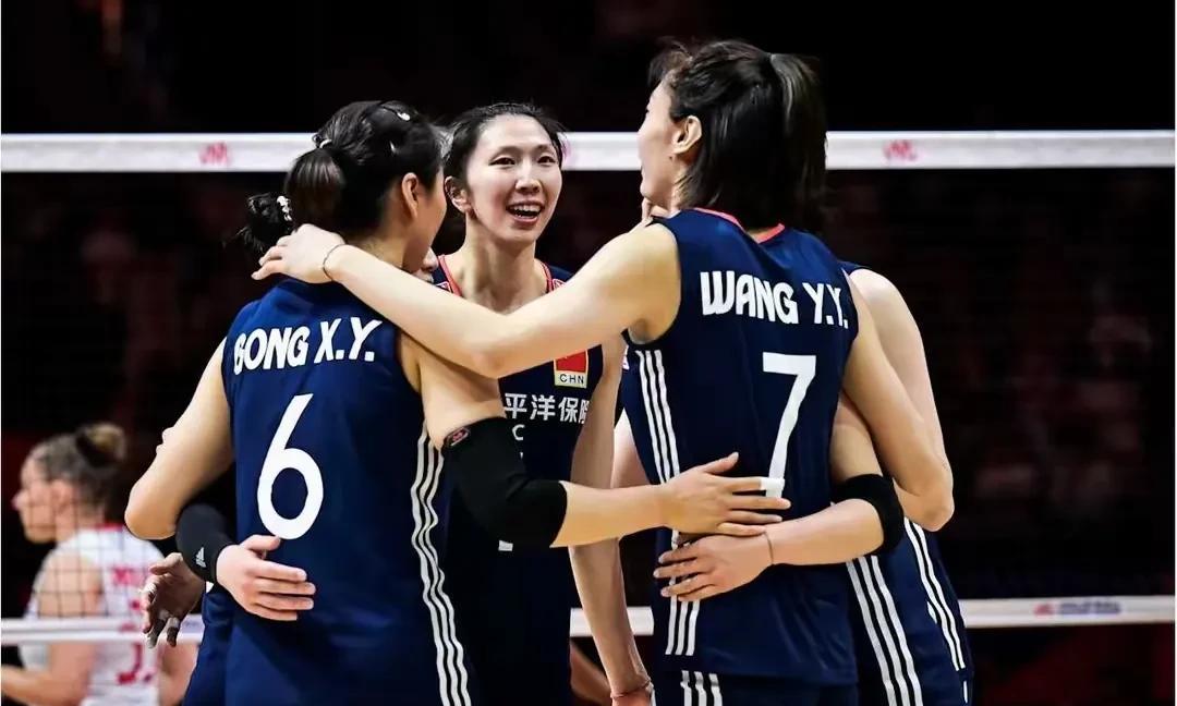【赢法国女排，干脆利落】
我可不是赢了就吹，中国女排输给波兰女排，我也没有贬低。