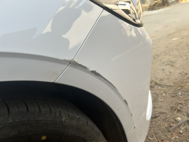 刚提的车就刮了
这个大概要多少钱，去4儿子店还是外面的