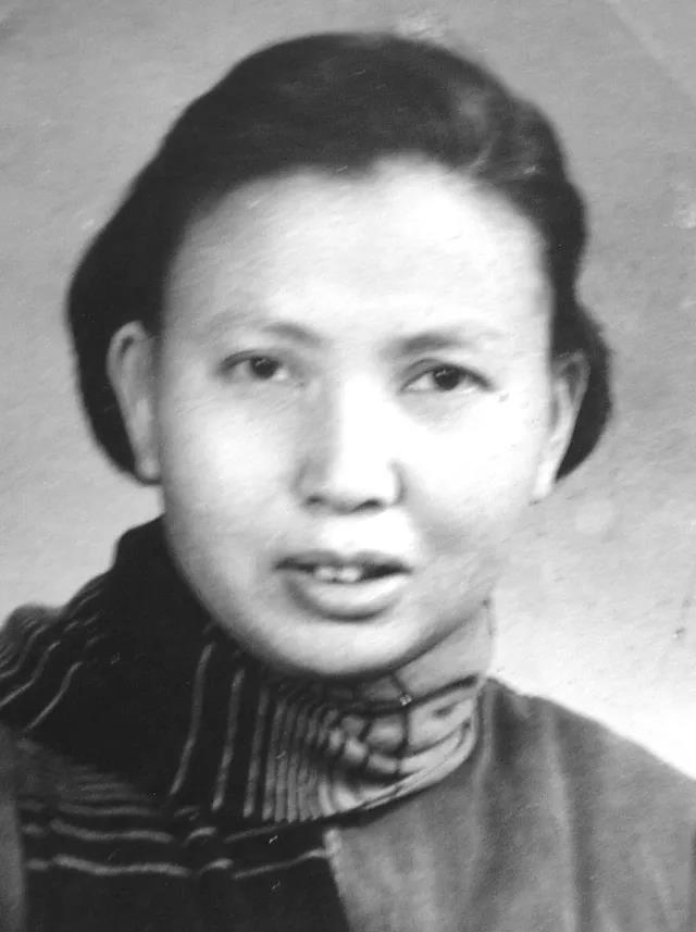 1941年，21岁的女战士莫林被活埋前，敌人竟突然问：“你认识莫林吗？”莫林一听