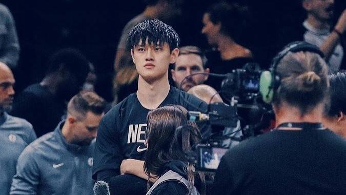 曾凡博随队抵澳门准备NBA中国赛！篮网队友赞其绝对属于NBA