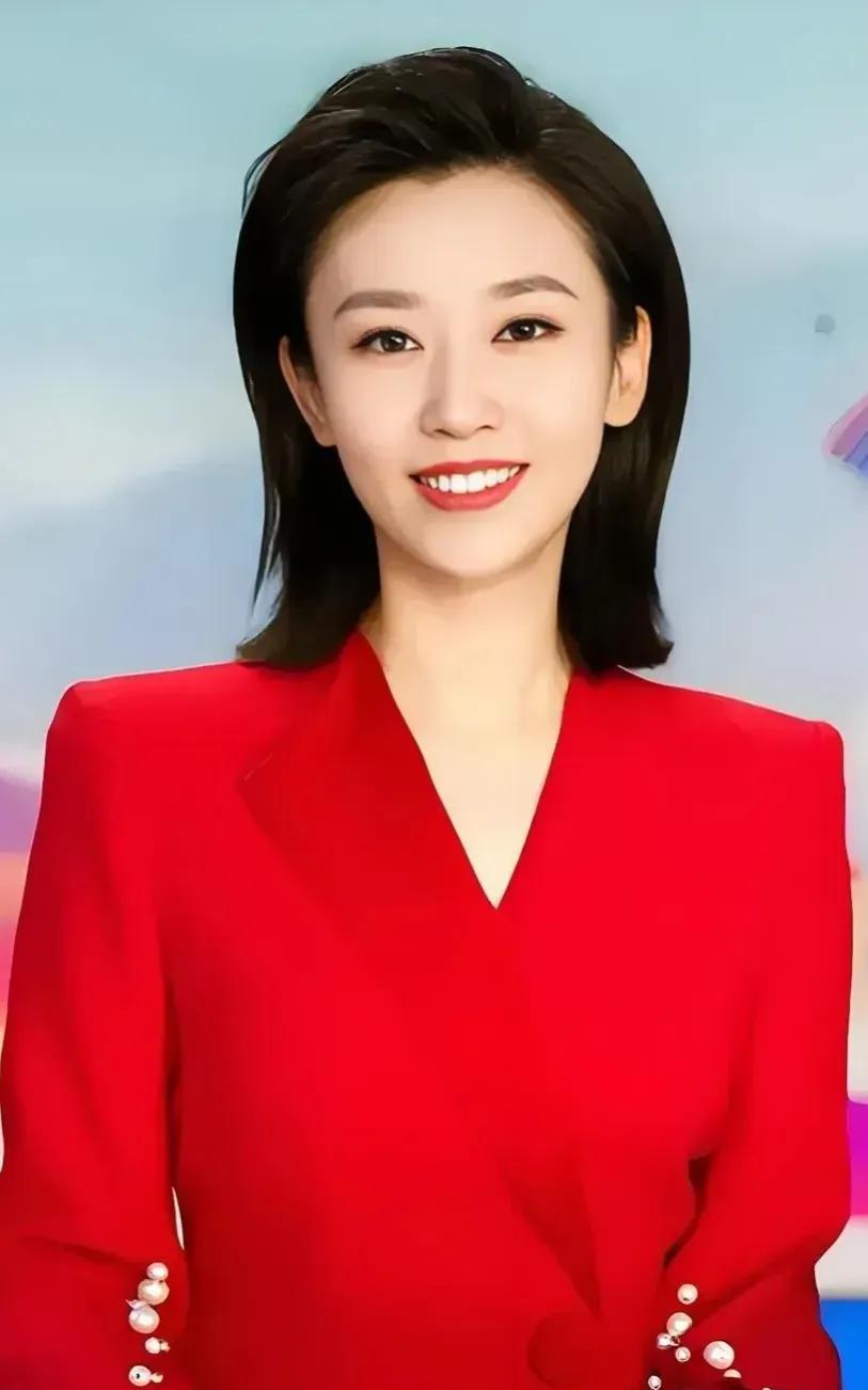 王音棋，现为中央广播电视总台主持人、《新闻联播》主播，曾主持多档新闻及文化类节目