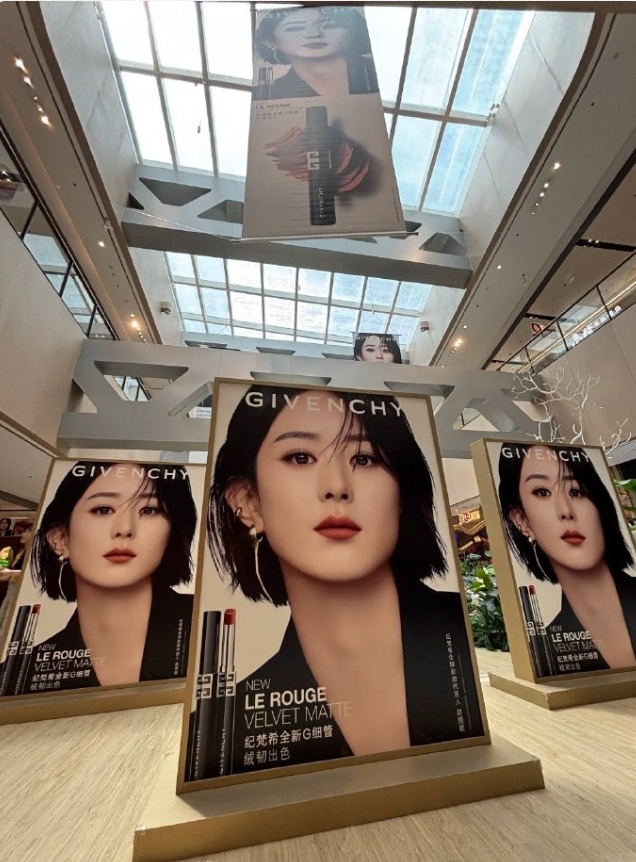 赵丽颖代言纪梵希彩妆