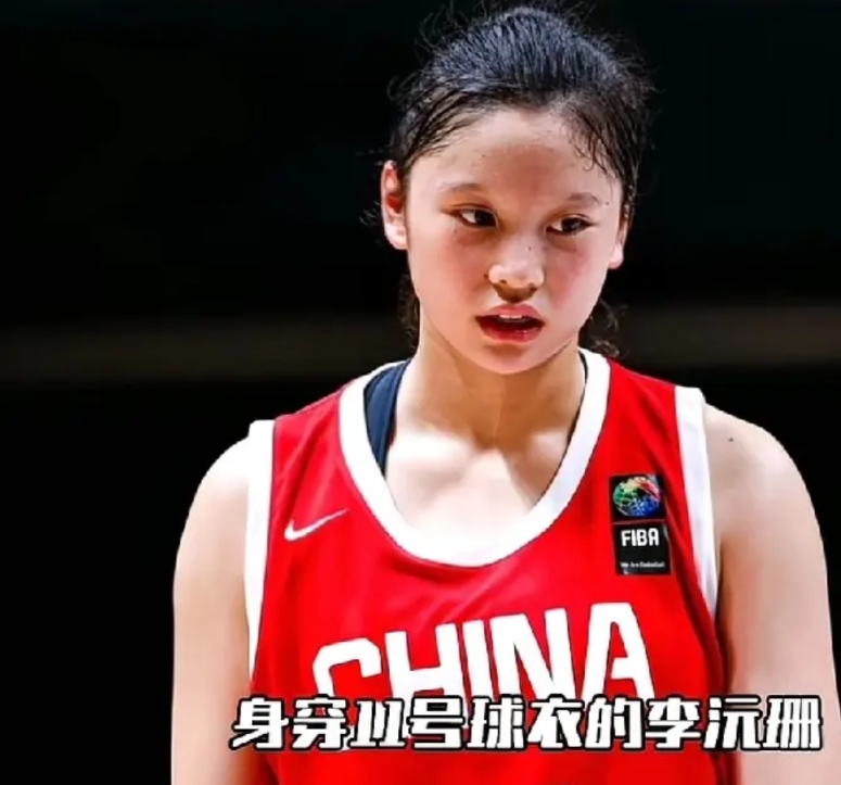 李沅珊确实是鹤立鸡群。昨晚中国女篮半决赛资格赛，再次大胜菲律宾，曾经对阵新西兰夺