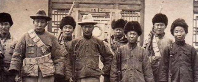 1933年，巨匪刘黑七路过河北霸县时，挖了山东省主席韩复榘的祖坟，几个月后，刘黑