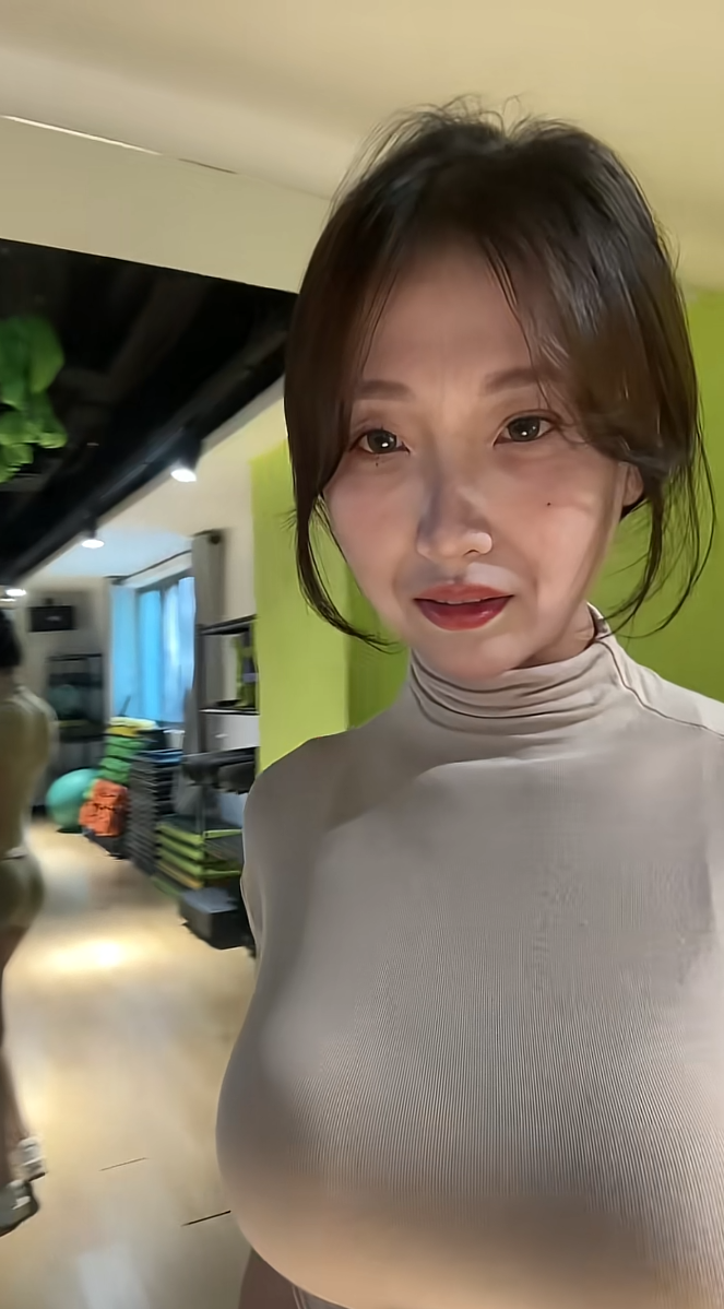 吵架的时候把头一埋，什么气都消了