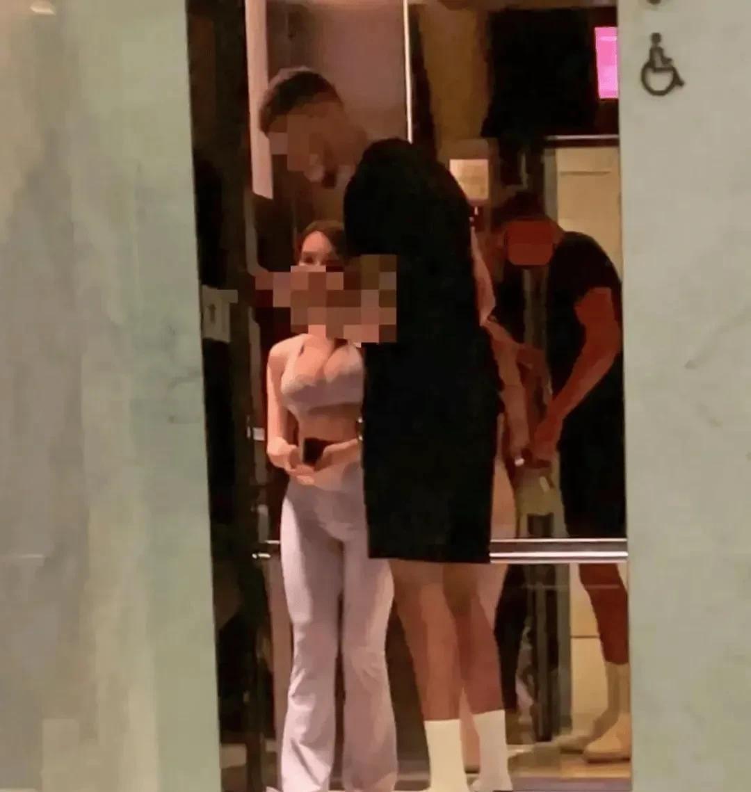 球迷神评论：是女人吗？
有意思的是，小波特曾经和一位跨性别网红共度良宵，这位网红