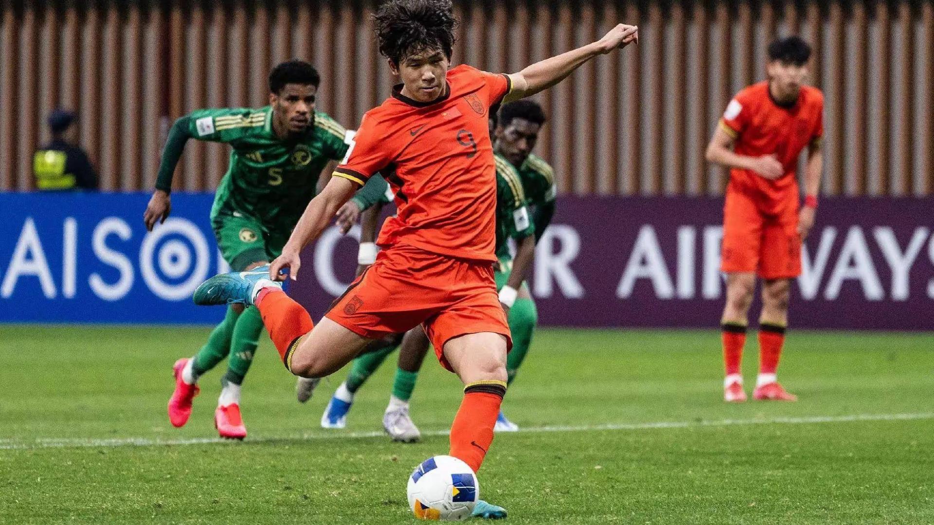 中国U23钢铁防线冲冠！