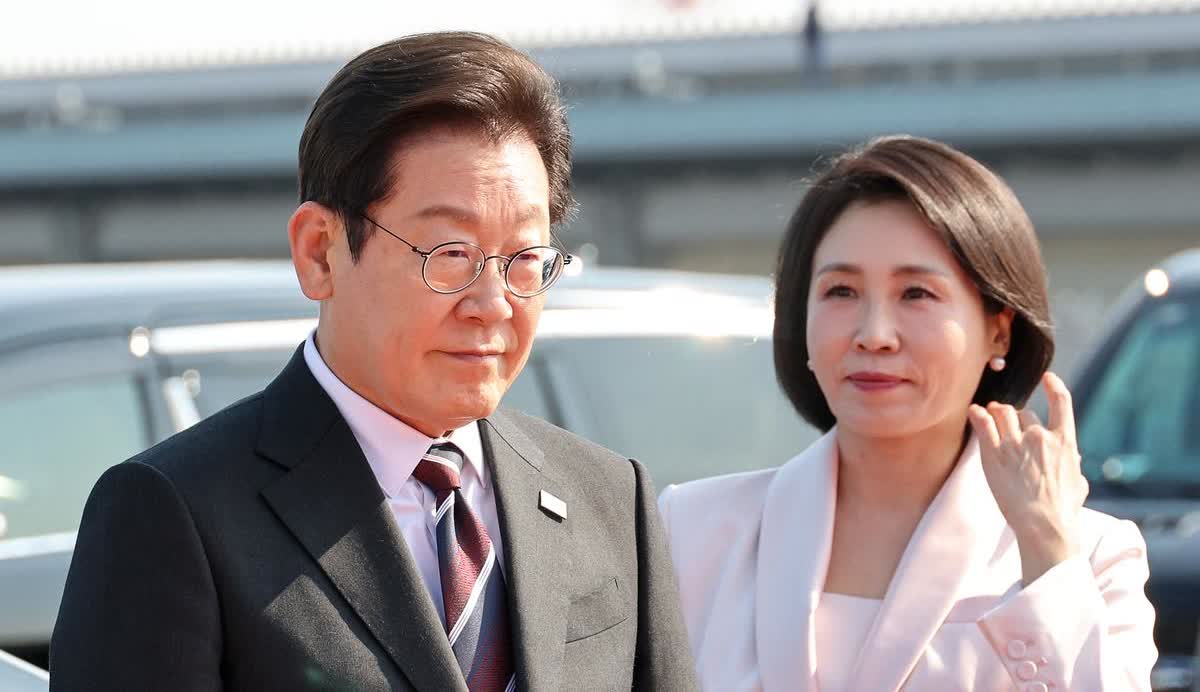 李在明胃口很大，想同时搞定中美，结果美国这边遇冷，反倒是那个特使团来中国后，遇到