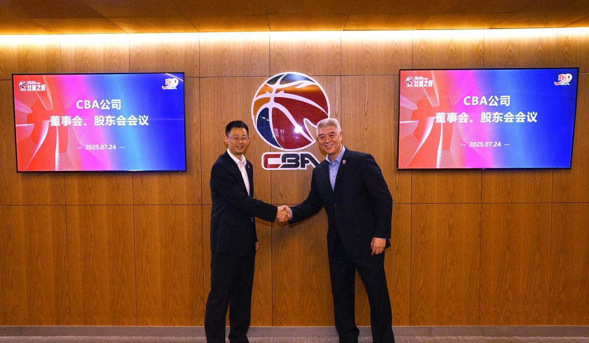 49岁新掌门空降CBA！
联赛下一步到底怎么变？
杨阳，49岁，体育总局出身，管