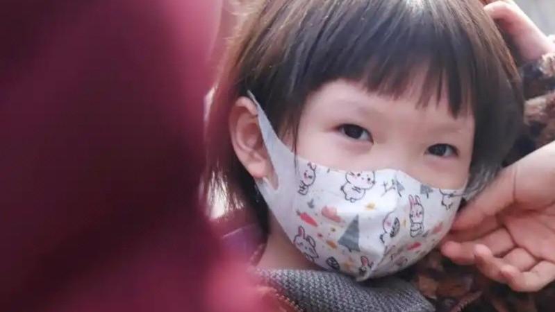 秋冬天带娃出行，口罩到底该不该戴？