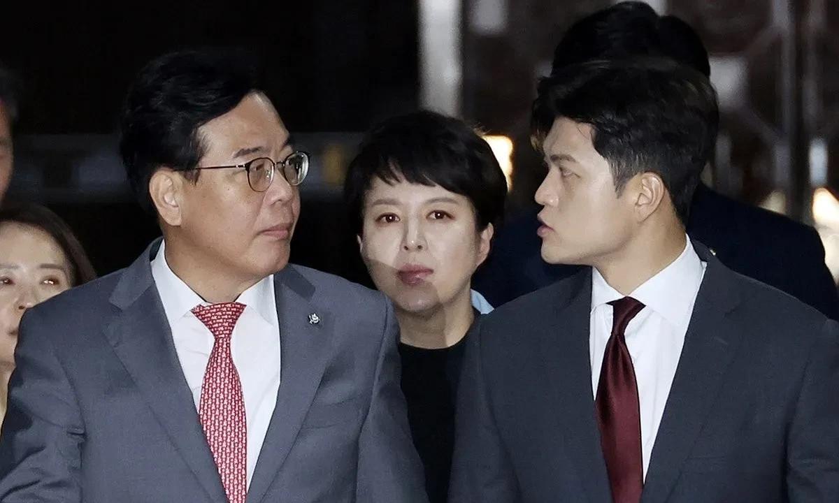 韩国最大在野党国民力量党临时党首金龙泰位置不保，国民力量党急启“过渡班子”，人事