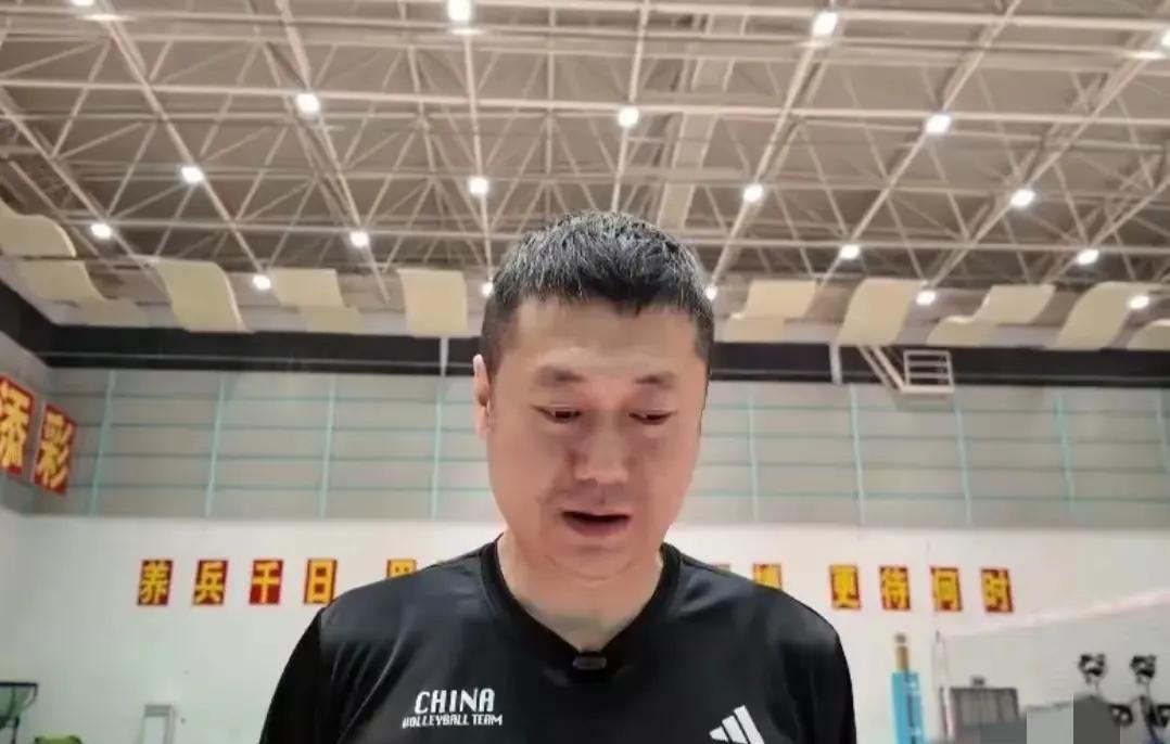 赵勇是否应该主动辞职？
世联赛已经结束！
本来作为主教练的赵勇带领几个助理教练打