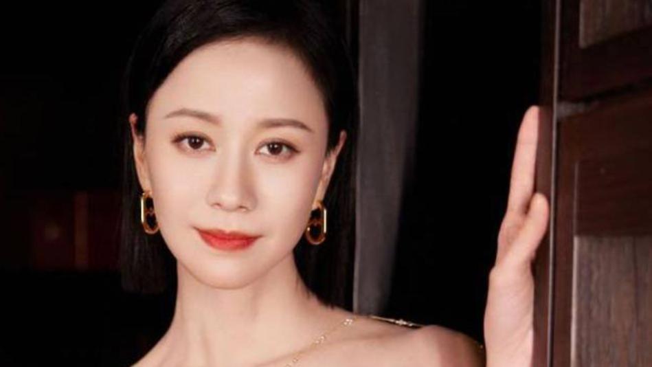 ​从“内衣女神”到实力演员，她的感情之路比戏更精彩