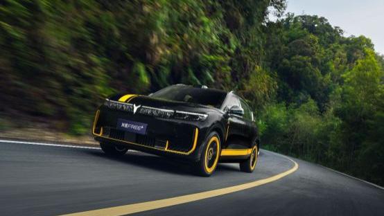 岚图FREE+运动定制版上市，27.99万元，性能底盘进阶