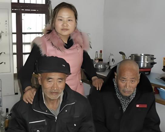 1988年，安徽一对夫妻生下女儿后不想要，想起村里有对光棍兄弟，竟连夜把女儿抱了