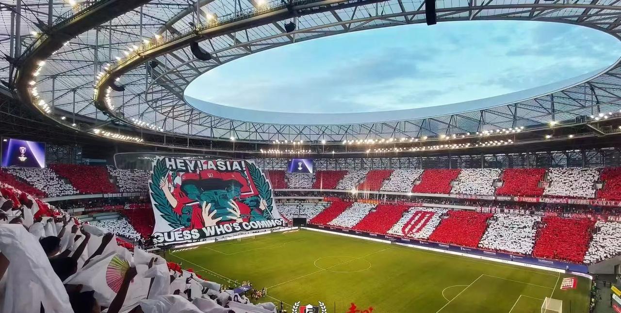 凤凰山历史第一！
成都蓉城主场打曼谷联的亚冠比赛，现场涌入了41713名球迷，创