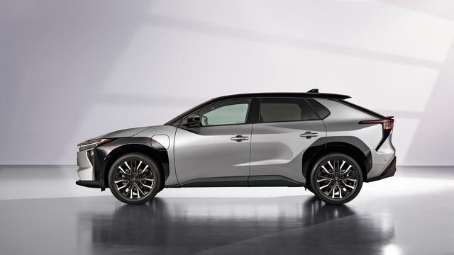 新车｜内外更新续航提升纯电中型SUV，新款丰田bZ4X官图发布