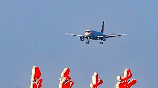 新疆游客涌入，航线增开背后，航空公司的生意经不简单