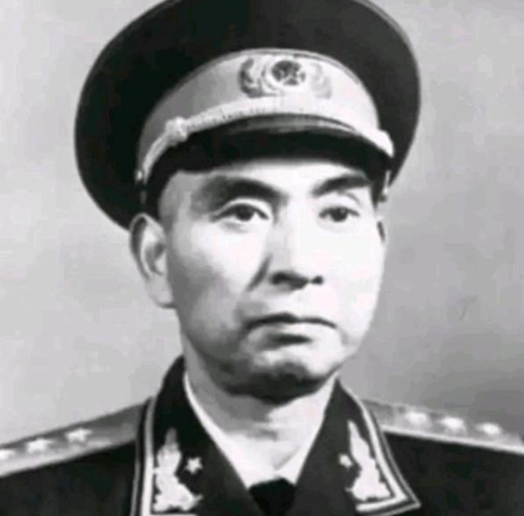 抗战中，日军前线粮草弹药告罄，鬼子调拨20辆大卡装着满车的军用物资火速驰援，当鬼
