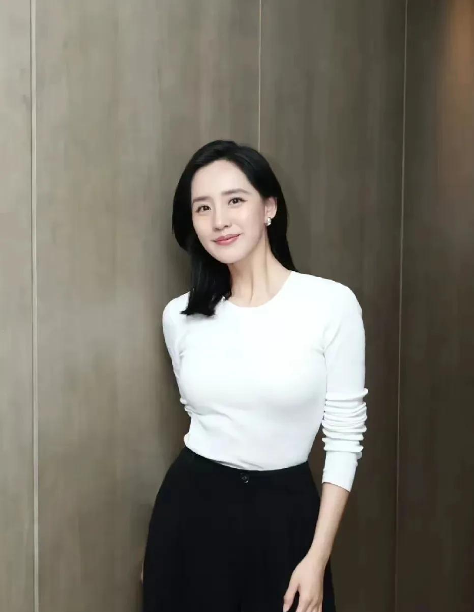 王智是个宝藏女演员。她1983年出生于辽宁鞍山，毕业于中戏，七岁就开始学武，妥妥