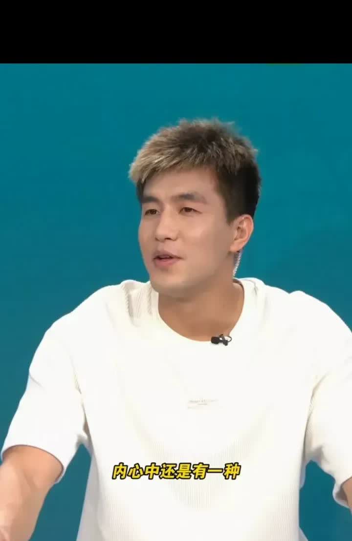 郭艾伦终于开口了。
一句“我老叔”，全场破防。不是官方通报，不是通稿吹捧，是球