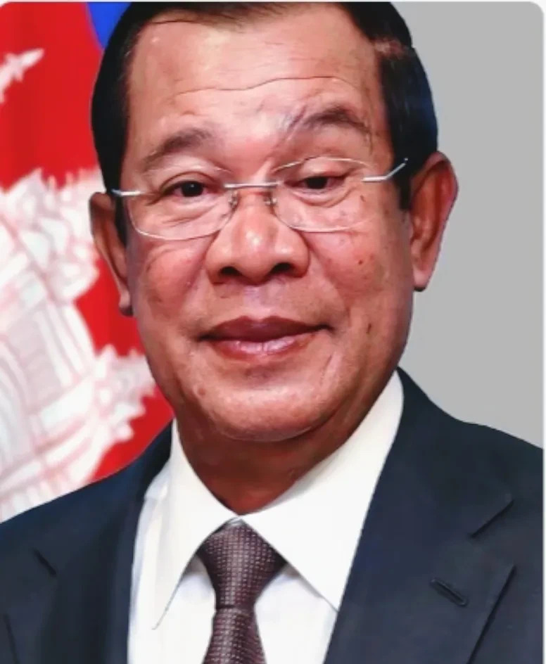 搜诈骗窝点 竟挖出制毒大案











啥玩意？警察叔叔查电诈，竟然一