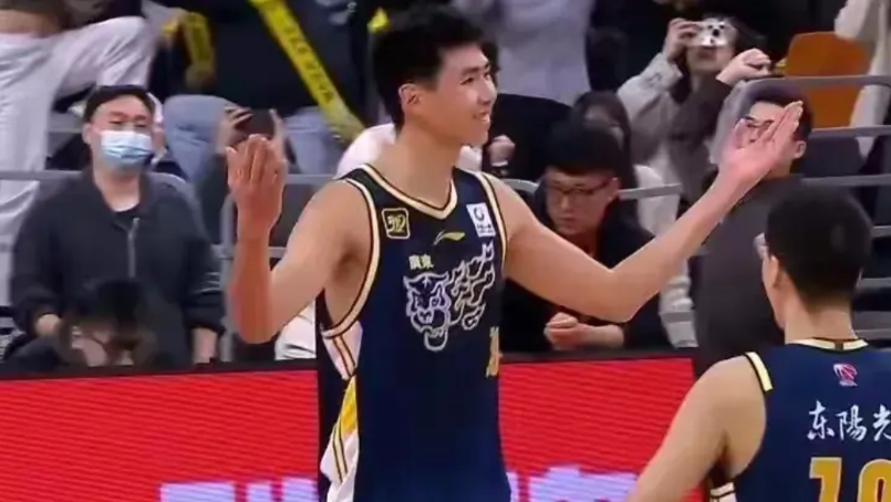 徐昕跟张镇麟的蜕变完全不同！张镇麟从去年就开始养伤，春节又去深圳旅游，过完年开始