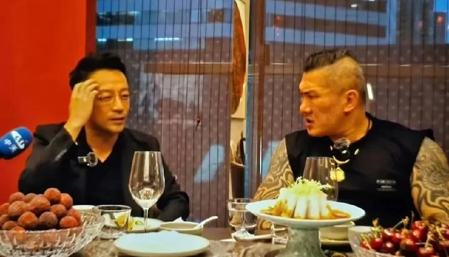 自从汪小菲与大S分道扬镳后，生活轨迹发生了翻天覆地的变化。



他不再受婚姻的
