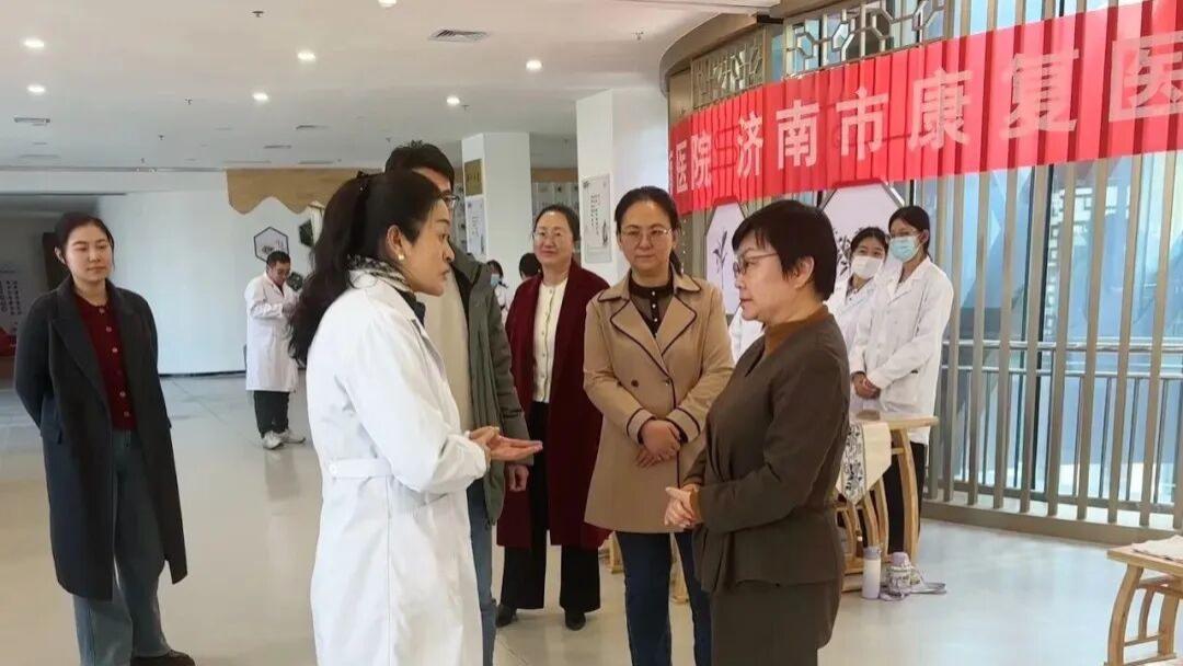 学院开展“暖心义诊，健康相伴”主题义诊活动