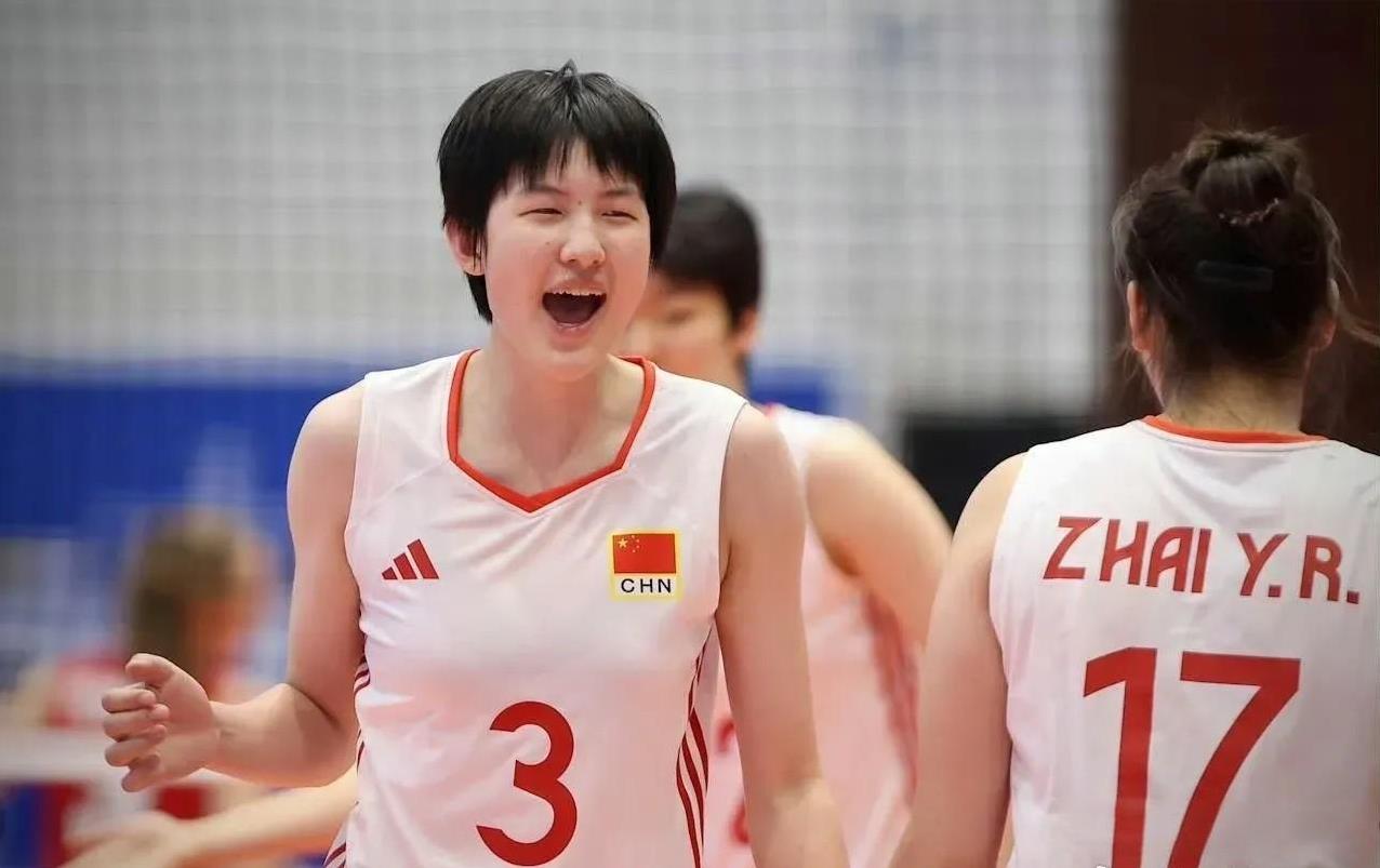 其实副攻当中 最应该跳级进入国家队的是陈小辉，#女排新秀# #女排超级新人# #