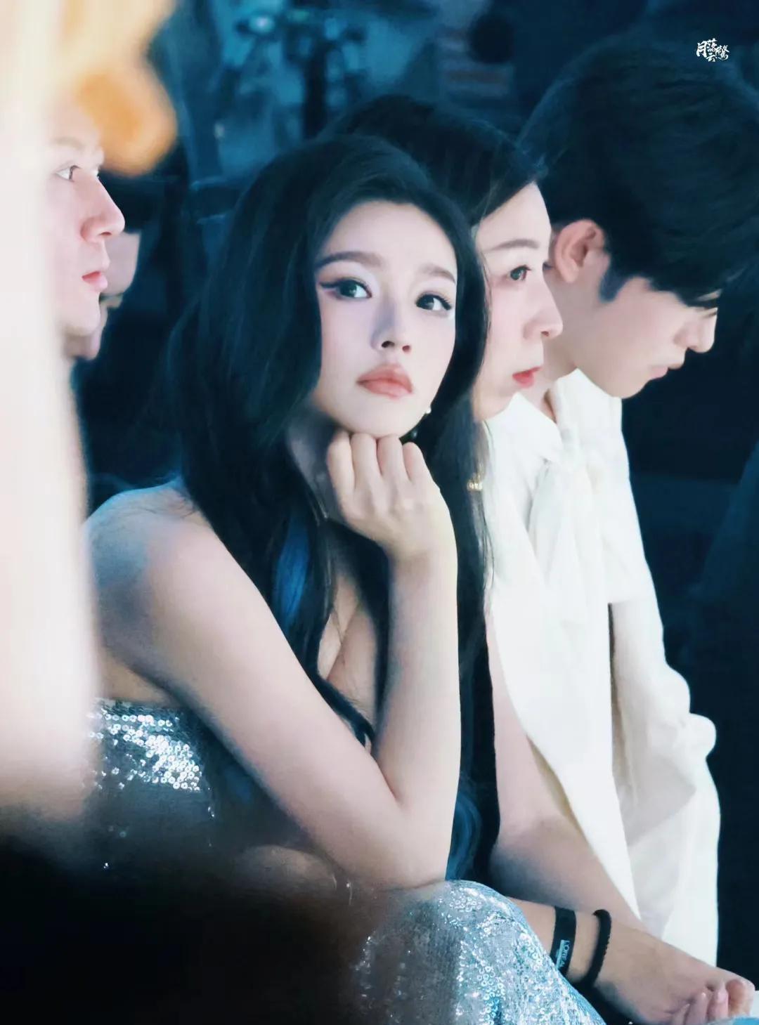 毫无疑问，林允不但是最美的星女郎，还是最性感的95花！
和其他星女郎——张柏芝、