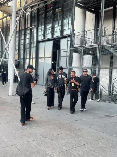 感觉今年的威少又遇到新的坎了。
第一次坎：雷霆送哈登离开，兄弟三人原本已经很接近