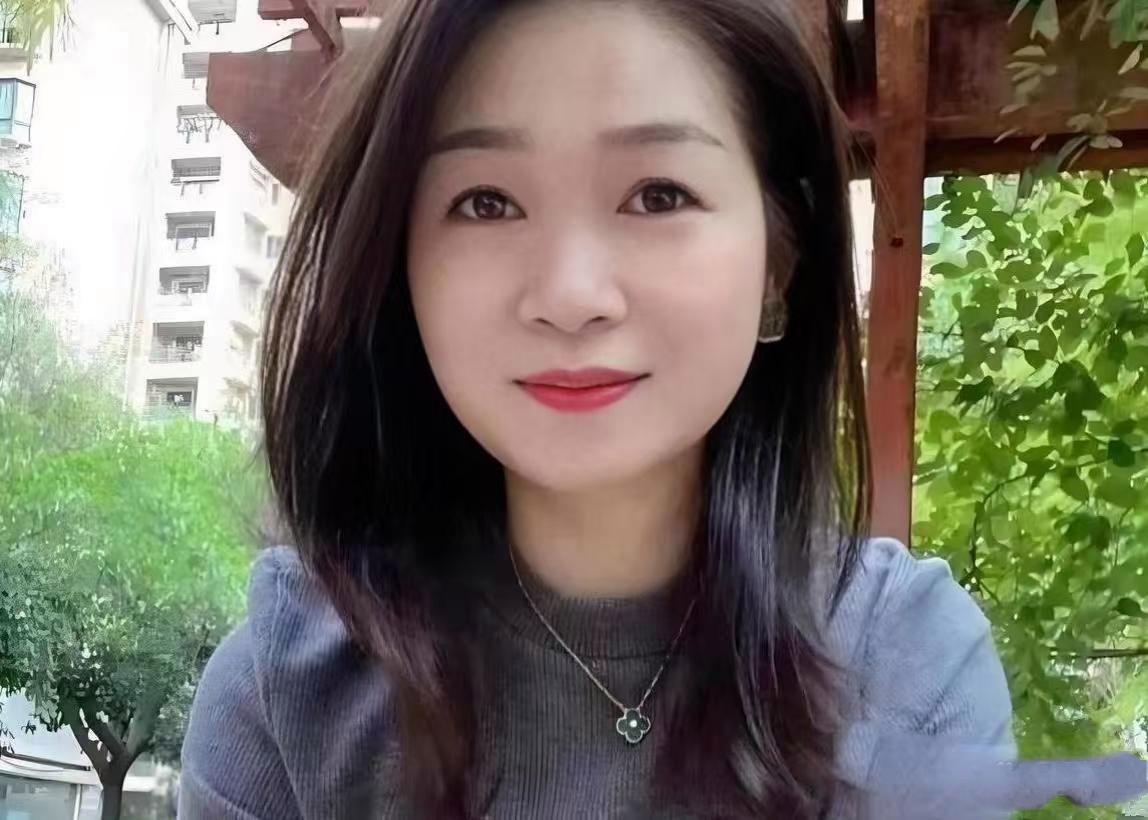 2013 年，西安 23 岁的尿毒症女孩王宵走投无路，为换肾与骨髓瘤患者于建平签