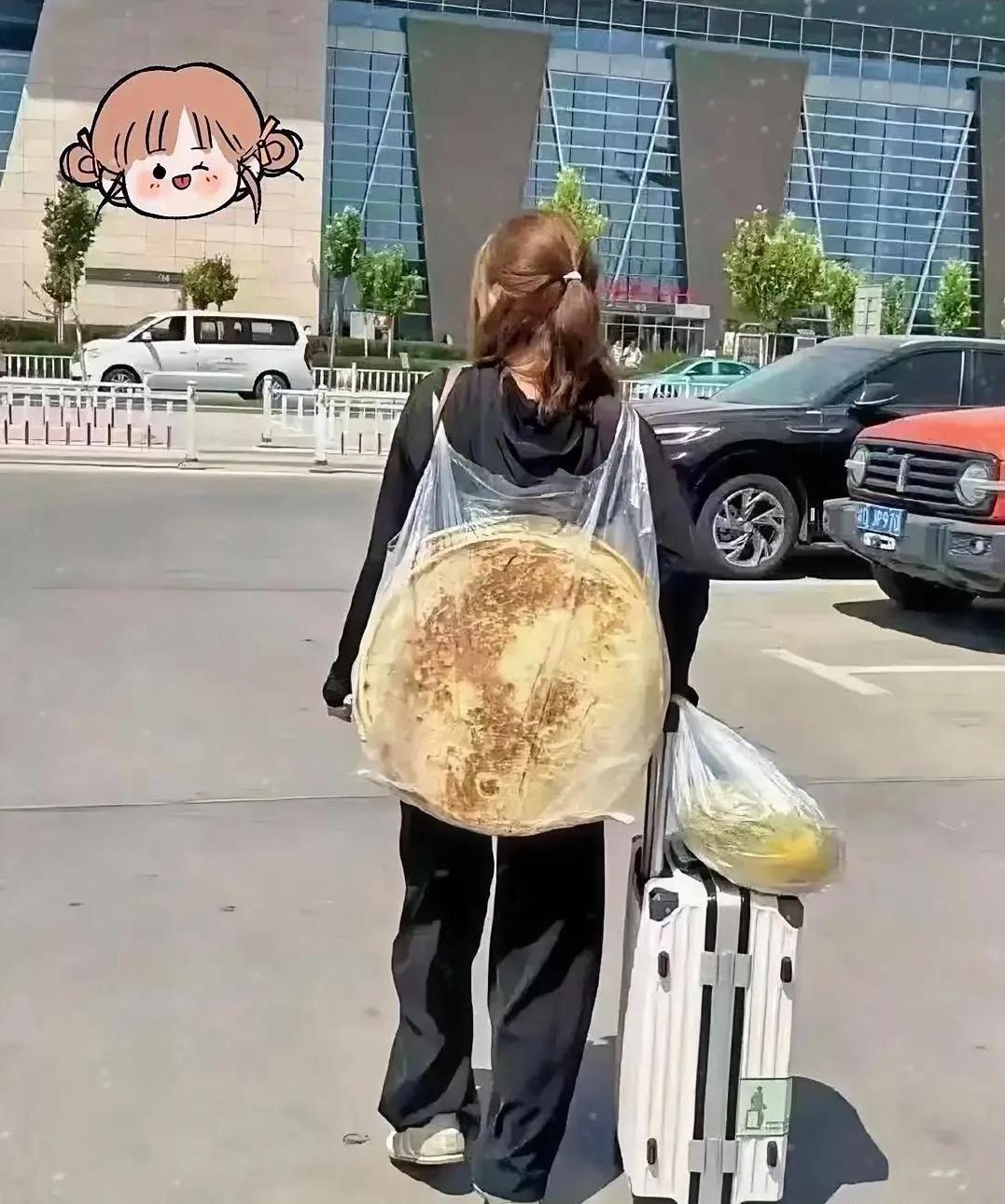 这是一位懂生活会过日子的新疆女孩，她是出去旅游还是上学呢？
行李箱里的生活用品，