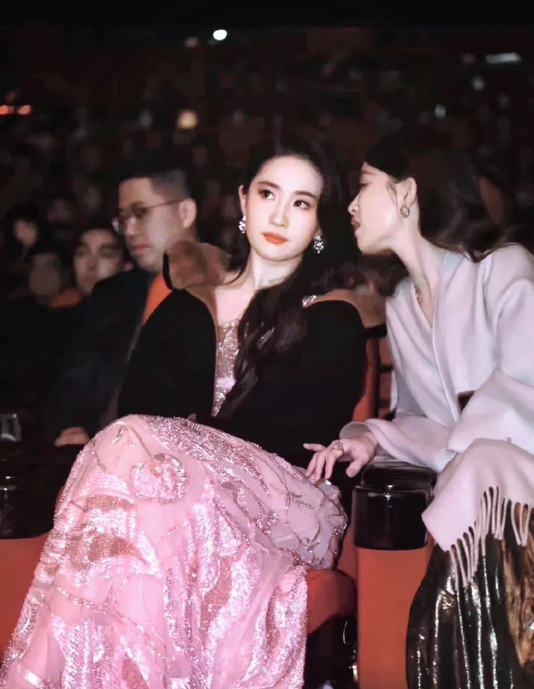 内娱四美：风格各异，魅力绽放

在美女如云的内娱，“四美”的讨论热度从未消退